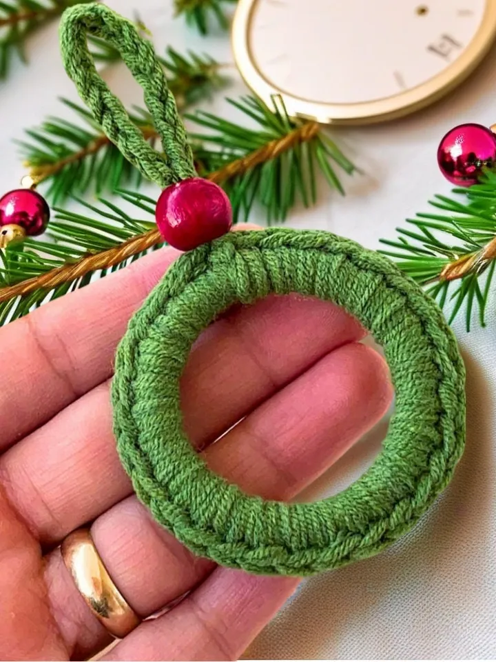 Christmas Crochet Wreath Pattern - Christmas Tree Decoration - Christmas Ornament Pattern |  Easy PDF for Beginners