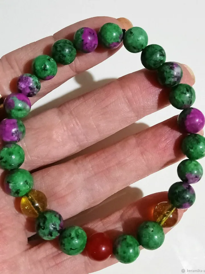 Green Red Beads Bracelet Stretch Cord Soothing Christmas Gift Girl Woman beaded bracelet peridot, cyonite - substitute, natural red agate
