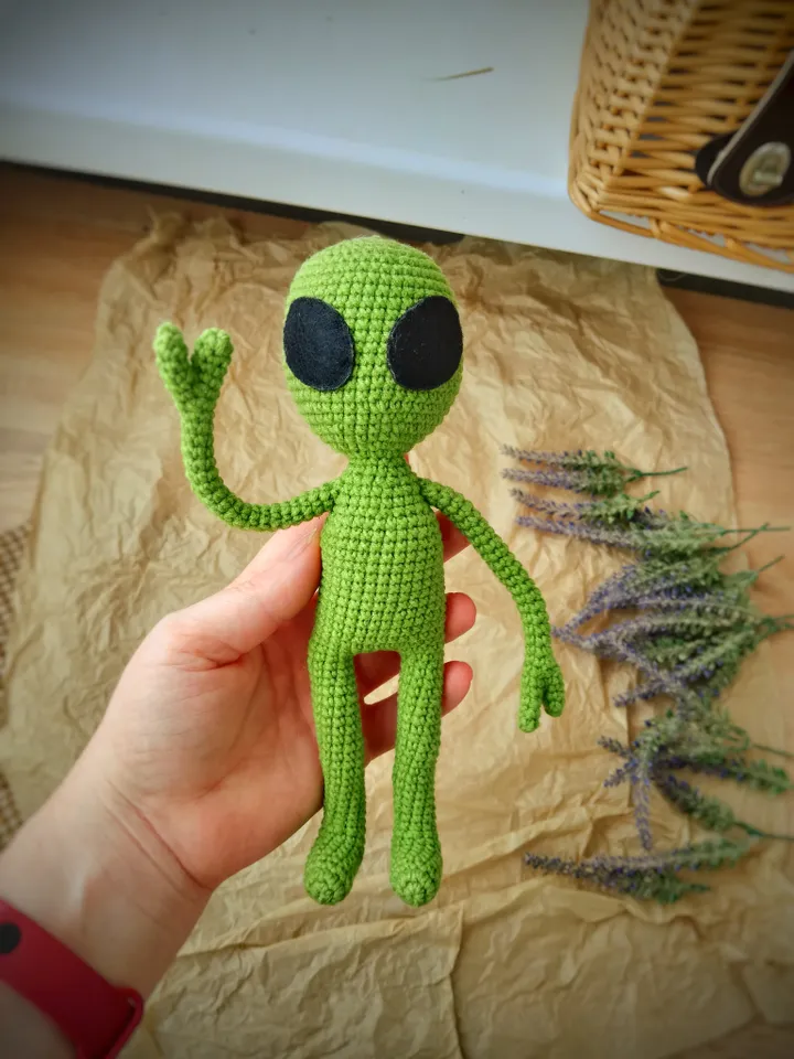 Green alien doll, Alien Shaped Plush Toy, Soft Cartoon Stuffed Doll For Kids.