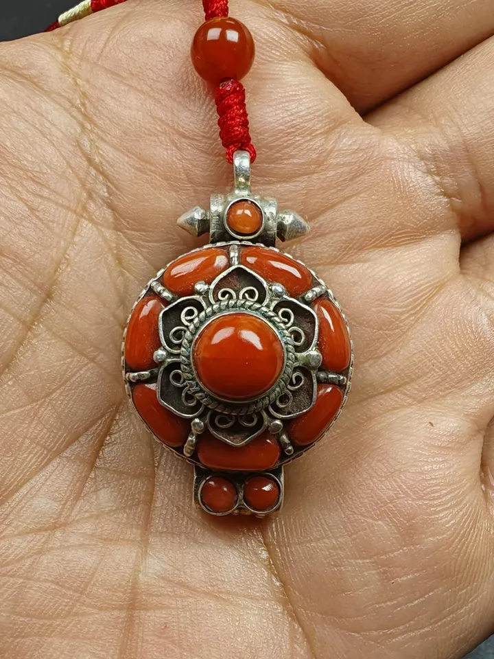 Gandhanra Handmade Gau Ghau Shrine, Round Tibetan Buddhist Altar Amulet Pendant,Unique Fotobox,Made of Coral and Silver