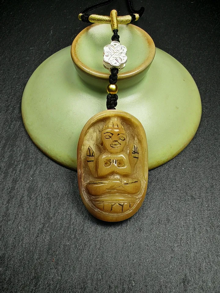 Gandhanra Antique Tibetan Buddhist Amulet,Yak Bone Carved Chenrezig Badge,Spiritual Necklace,Carrved by Lama,40 Years Old