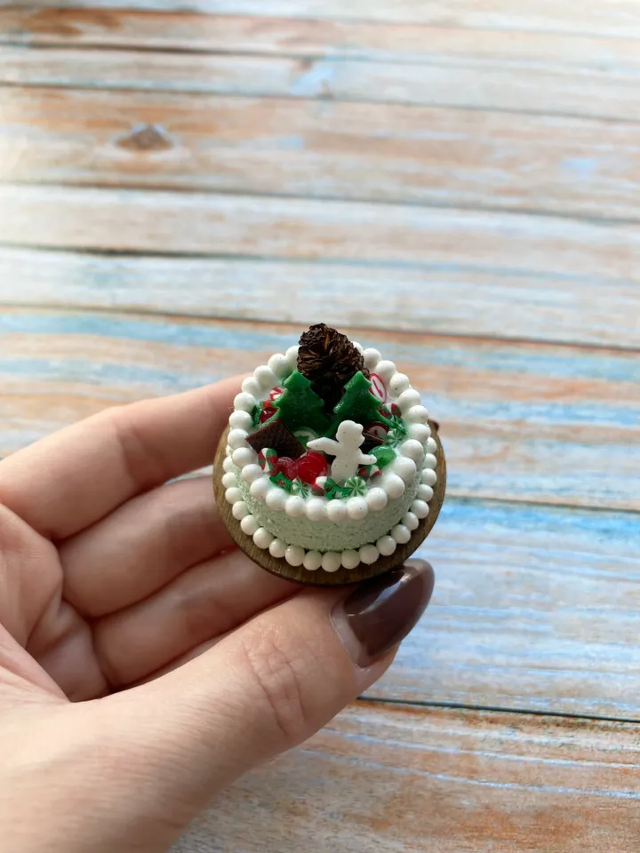 Miniature Christmas Cake with Polymer Clay