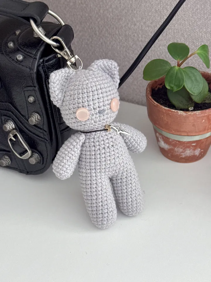 Doll cat crochet pattern, PDF file pattern, US terms, amigurumi keychain crochet pattern