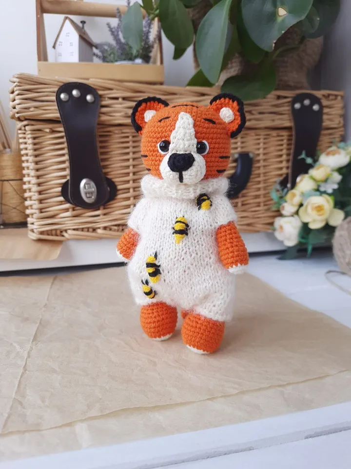 Amigurumi tiger crochet pattern. PLush tiger crochet PDF tutorial. Stuffed crochet tiger with knitting clothes