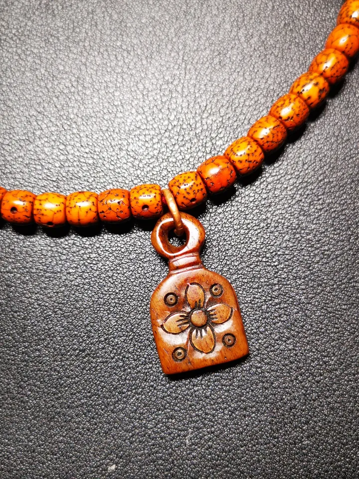 Gandhanra Tibetan Shankha Flower Amulet,Yak Bone Carved Conch Pendant, Bead Counter Clip Pendant for Mala, Prayer Bead Accessories