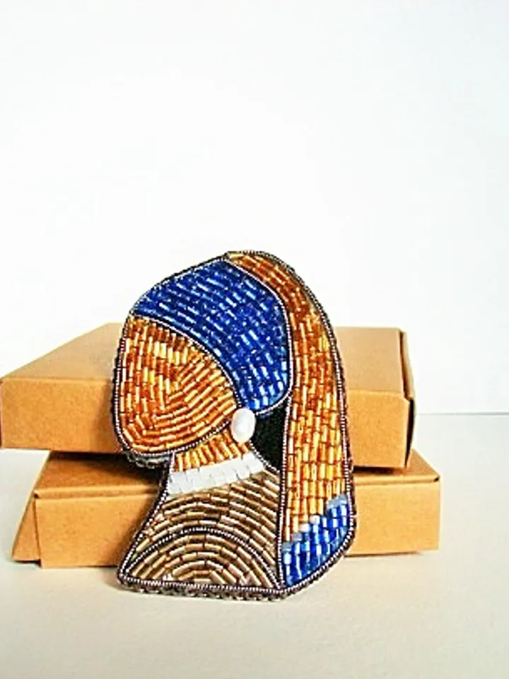 Girl with a pearl earring brooch, embroidered brooch, beaded brooch, art pin, jewelry design