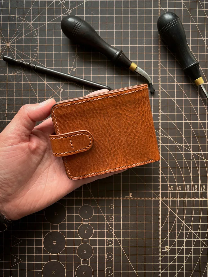 PDF Pattern Classic Bifold Wallet - Download PDF & video TUTORIAL. Punch pitch 4 mm.