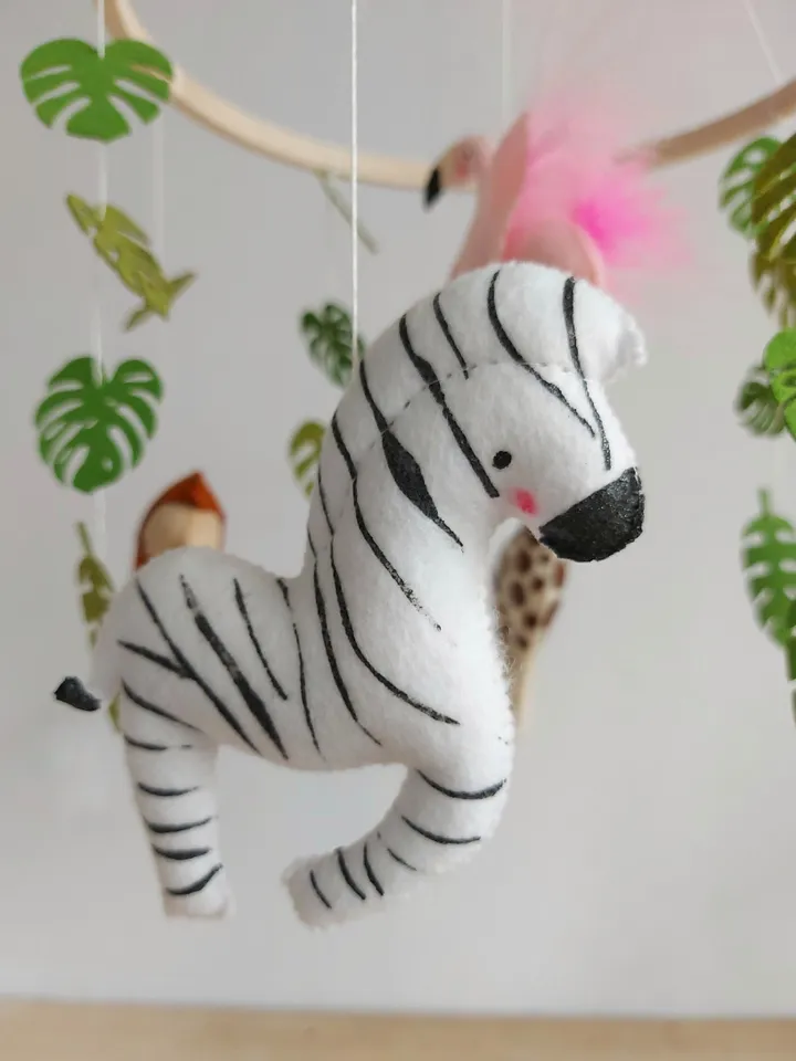 Baby Mobile safari animals ,Crib cot Mobile , New baby gift , Jungle modern Nursery decor