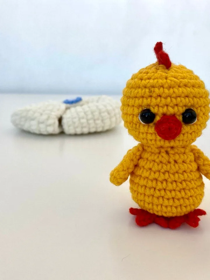 Crochet pattern Easter chick in egg - Amigurumi chicken pattern - plush stuffed toy - English Pdf - Tiny crochet animal - Easter gift