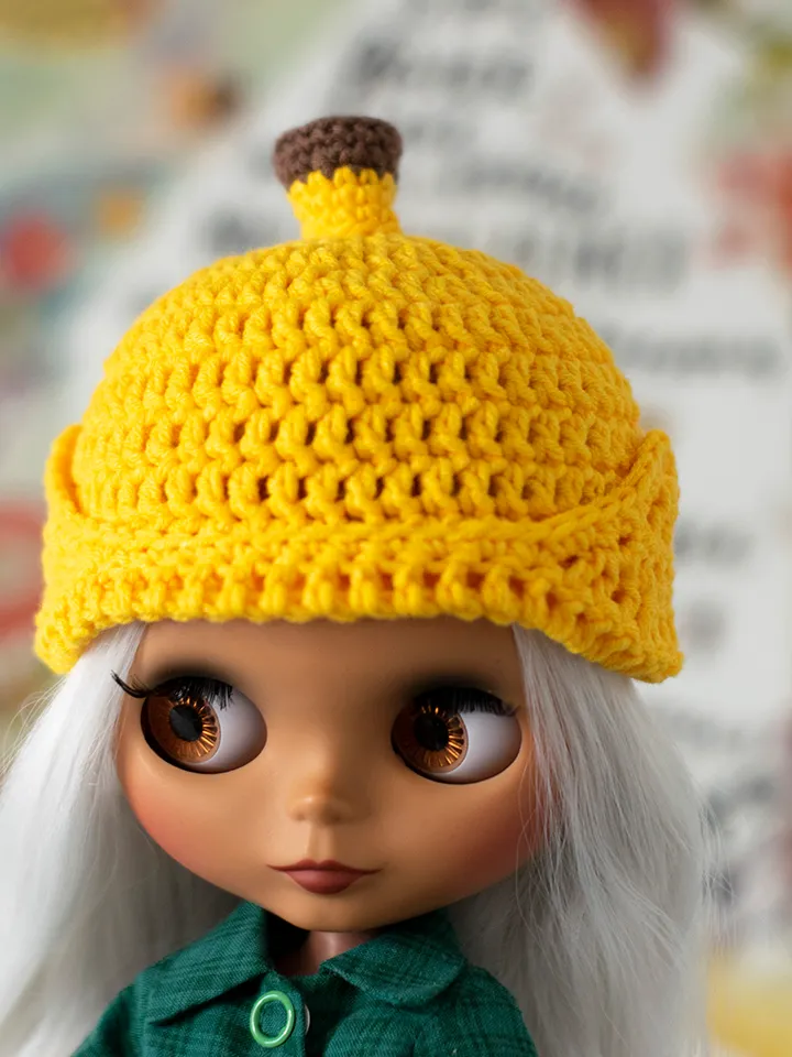 Banana hat for Blythe doll, Pullip doll, Icy doll for Halloween, fruit crochet hat for dolls
