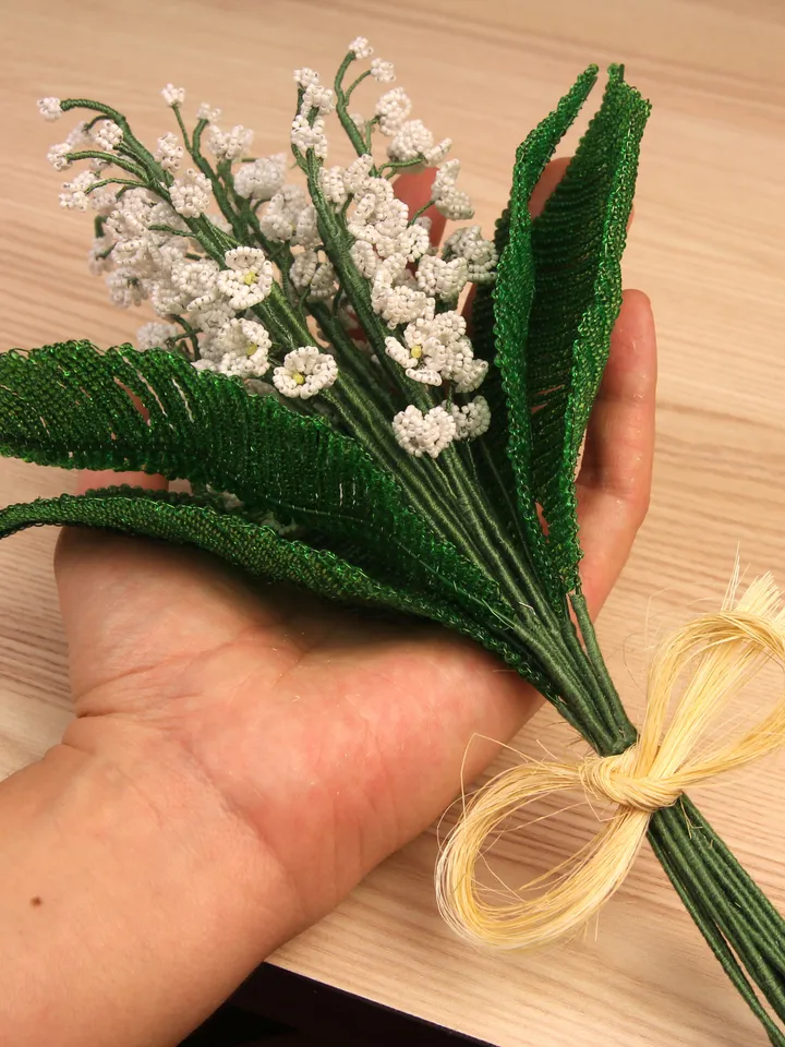 Beaded lilies of the valley, lilies of and dandelion | Beaded Flowers pattern | Seed bead patterns | Beadwork pattern