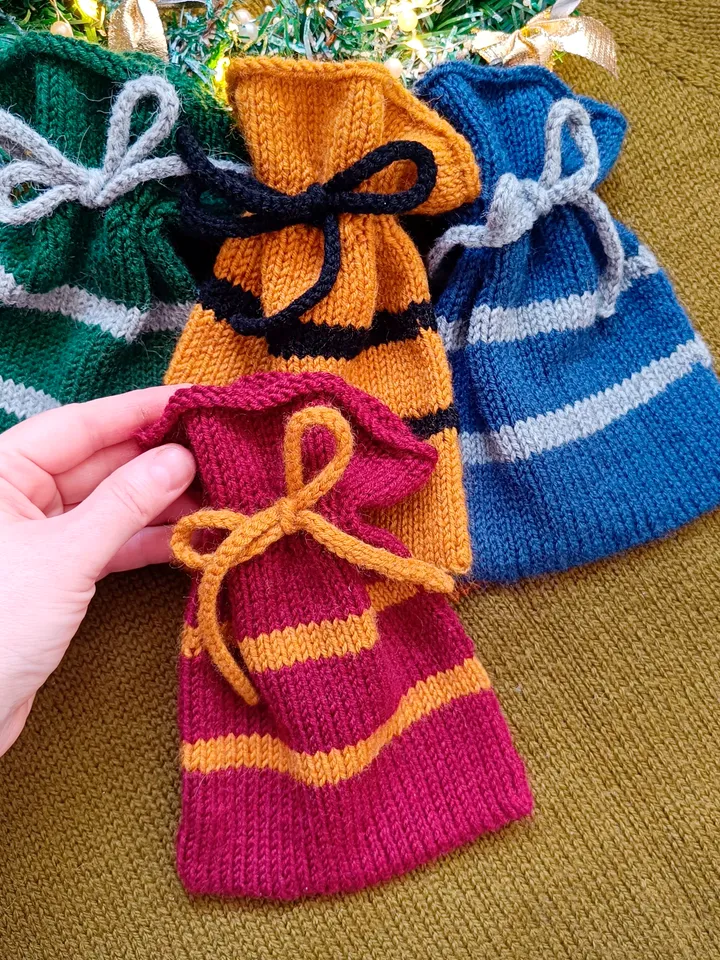 Hogwarts Gifts bags knitting pattern pdf Knit bags pattern