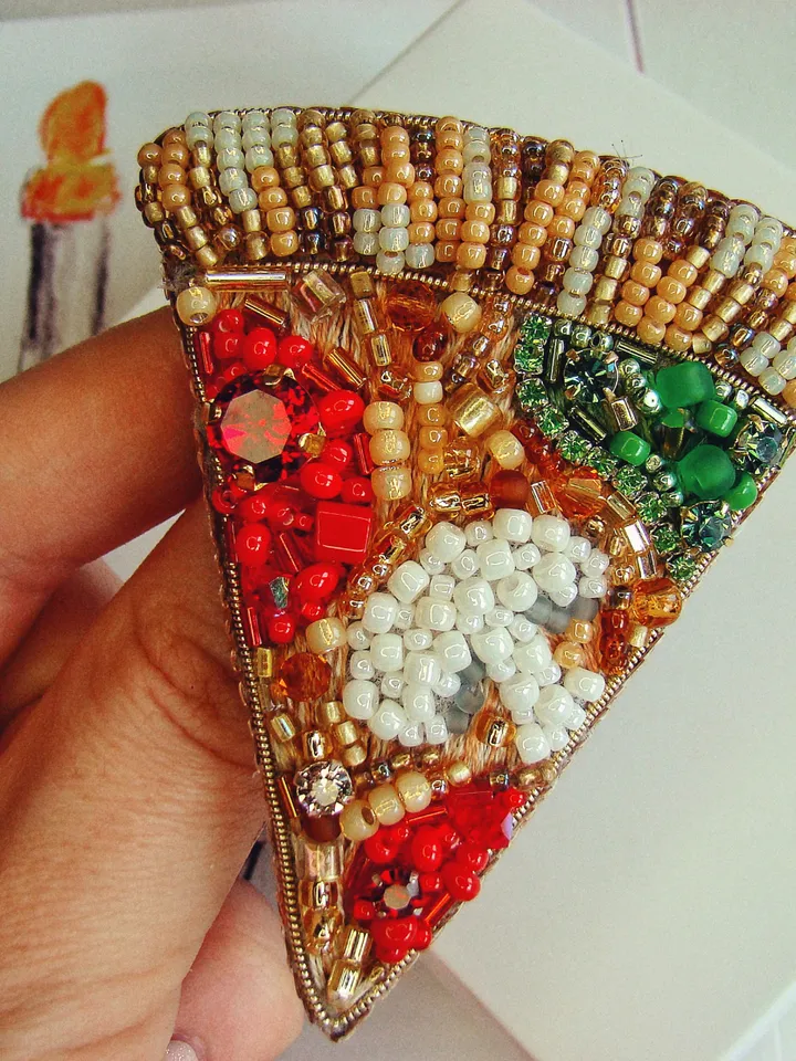 Brooch Pizza, beaded brooch, embroidered brooch, handmade design, custom brooch, cute brooch
