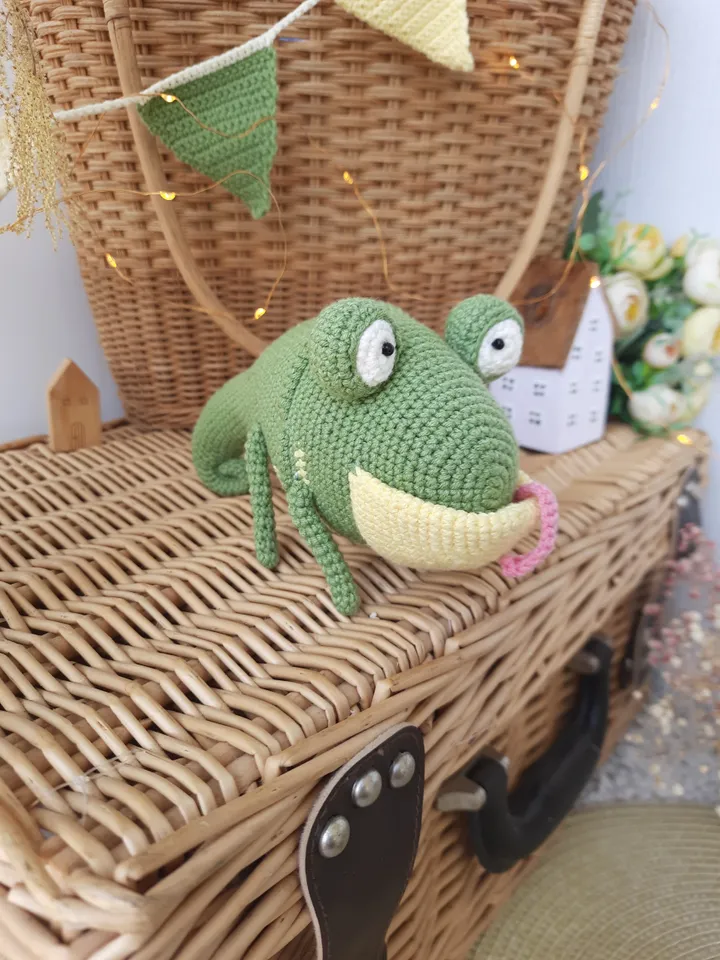 Stuffed green lizard plush toy for friend gift. Cute soft reptile for baby shower gift