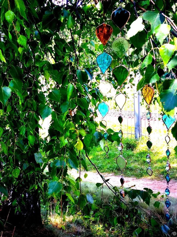 Luxurious Long Agate Garlands, Tiffany Stained Glass Art, Luxurious Agate Garlands, Stained Glass Agate Ornaments, Tiffany-Style Glass and Agate Garland, Artistic Glass Agate Decorations, Handmade Agate and Glass Suncatchers, Long Bohemian Agate Garlands