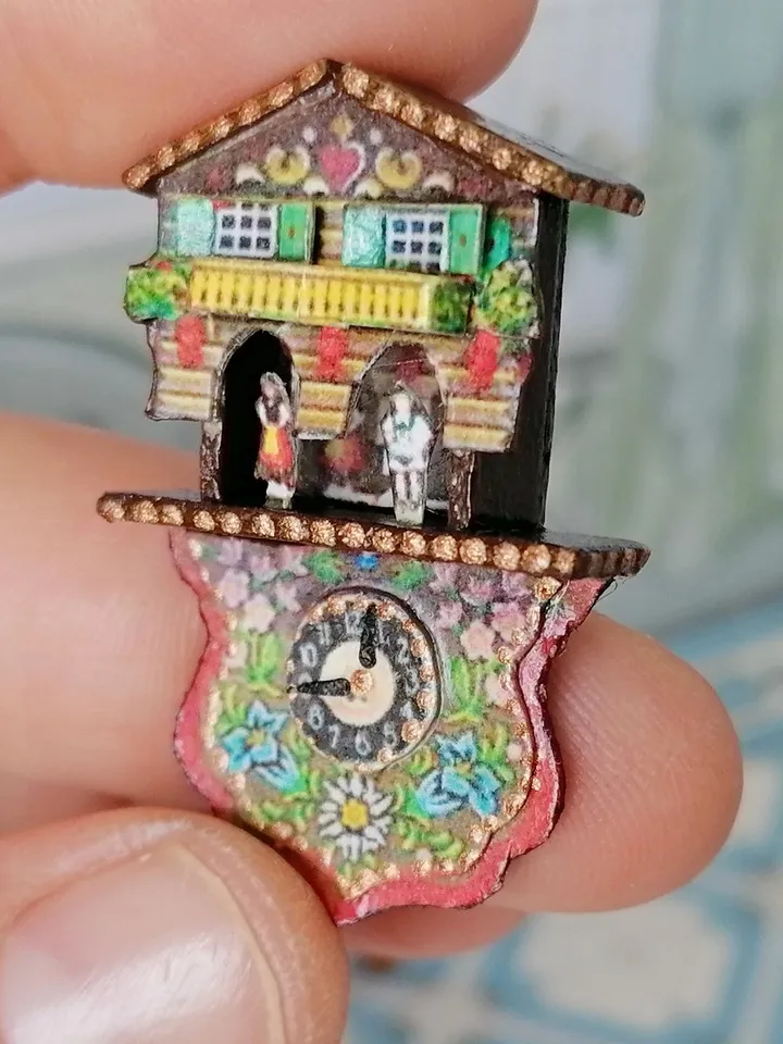 Dollhouse clock. Scale 1:12