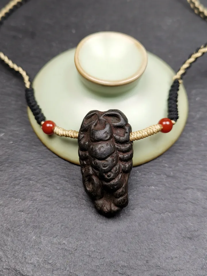 Gandhanra Handmade Tibetan Tsa Tsa Mold Amulet, Scorpion Guru of Padmasambhava,1.6 inchs