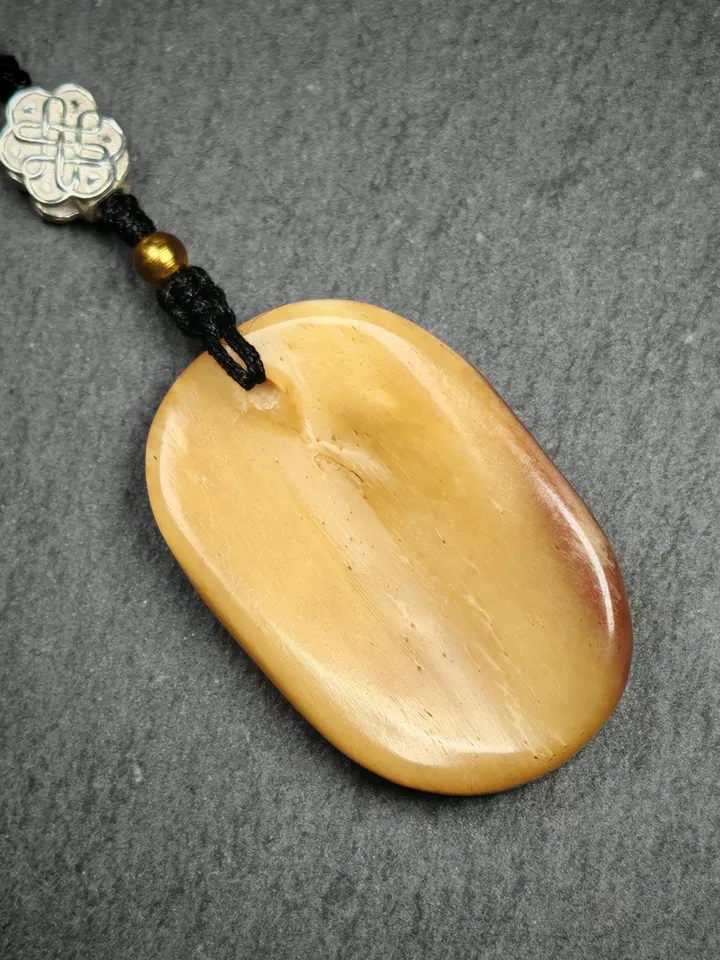 Gandhanra Antique Tibetan Buddhist Amulet,Yak Bone Carved Chenrezig Badge,Spiritual Necklace,Carrved by Lama,40 Years Old