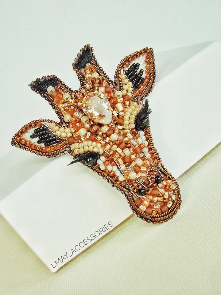 Brooch Giraffe, beaded brooch, embroidered brooch, handmade design, custom brooch, animal brooch