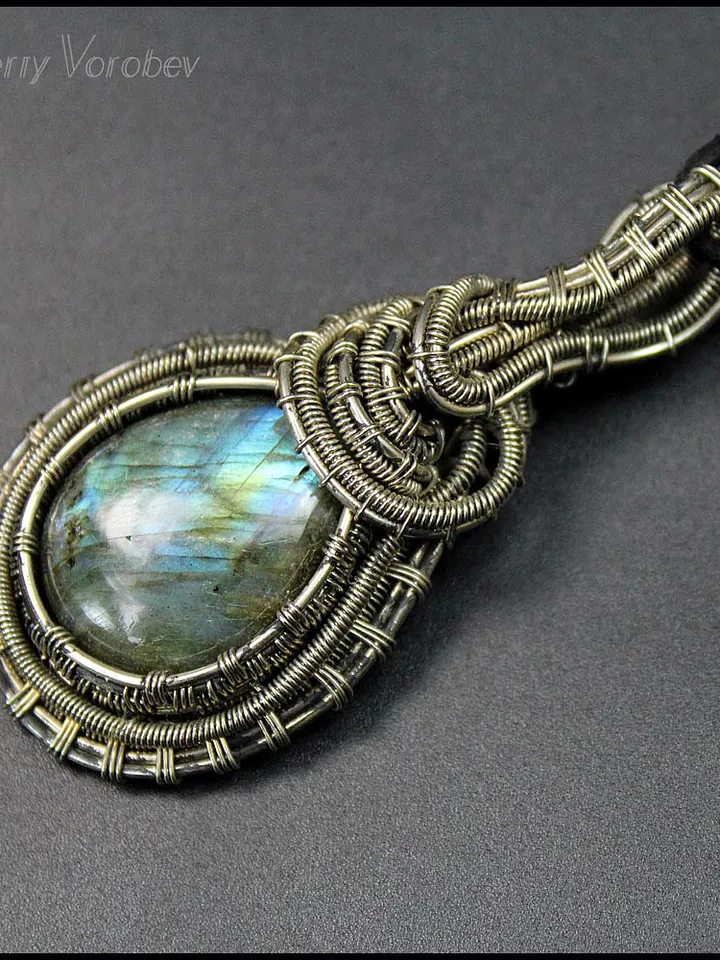 Handmade pendant made of natural labrador