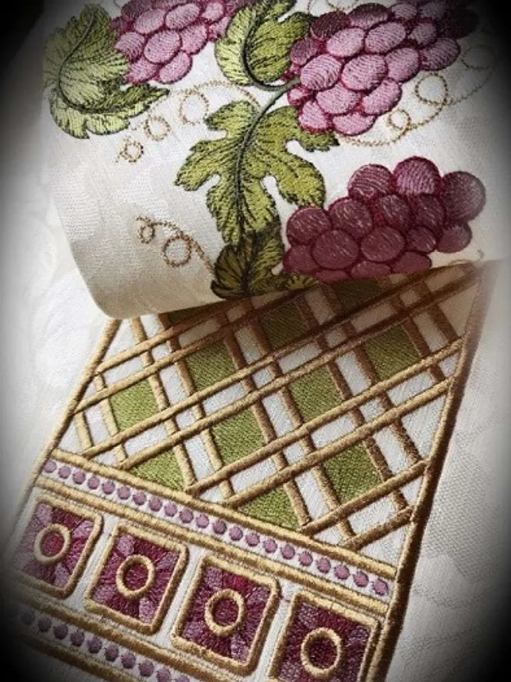 "Grapes" designs for machine embroidery.