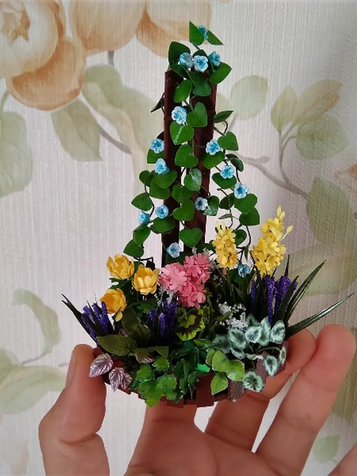 Corner front garden for the puppet garden.1:12 scale.