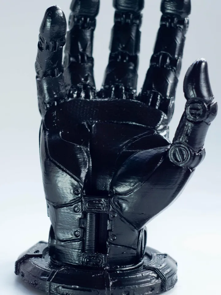Robotic Hand Phone Stand – Futuristic and Functional Smartphone Holder, Cyber Decor, Robo Accessory, Sci-Fi Design, Gamer props