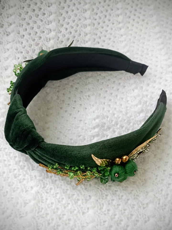 Green tie headband for woman, emerald beaded crystal headband for girls, velvet embroidered headband, embellished headband