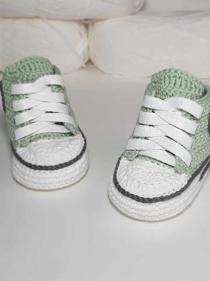 Crochet newborn booties, mint baby shoes, autumn baby booty, fall baby nephew gift, size 0-3 months, convers slippers