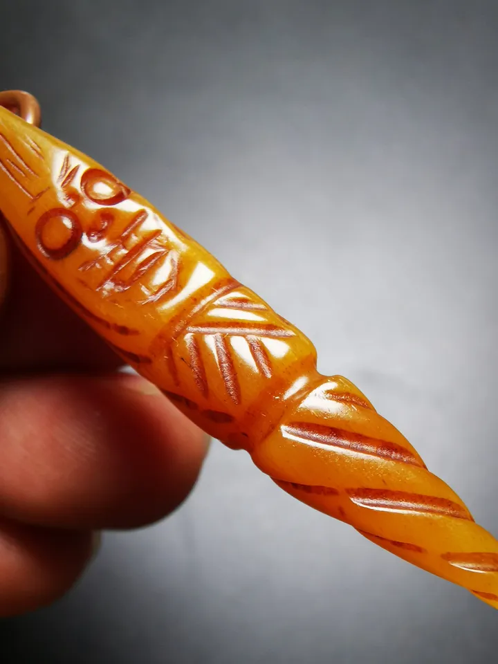 Gandhanra Tibetan Bone Carved Amulet Kila(Dorje Phurba), Skull Smasana Pattern,Hand-Carved Counter Pendant for Mala,Prayer Beads