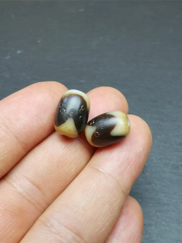Gandhanra TibetanTiger Tooth Dzi Bead Accessories,Dzi Spacer Beads,Marker Beads for Mala,Necklace,amulet,0.4&quot; × 0.54&quot;