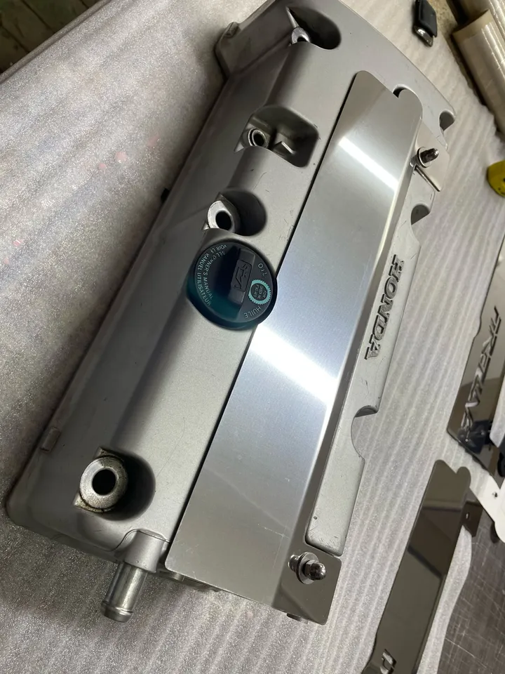 Plug Hole Coil Cover Trim Clear polished Metal for Honda K20 K24 Accord 7 TSX Cr-V Odissey