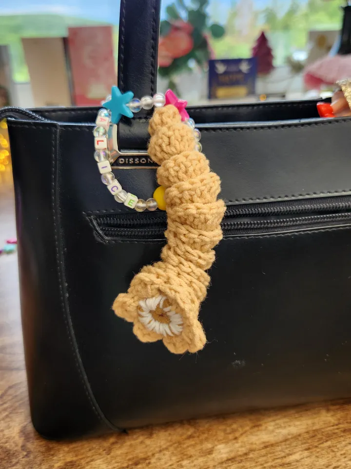 Sandworm Crochet Pattern for Beginners, DIY Keychain & Bag Charms PDF in English, French, German