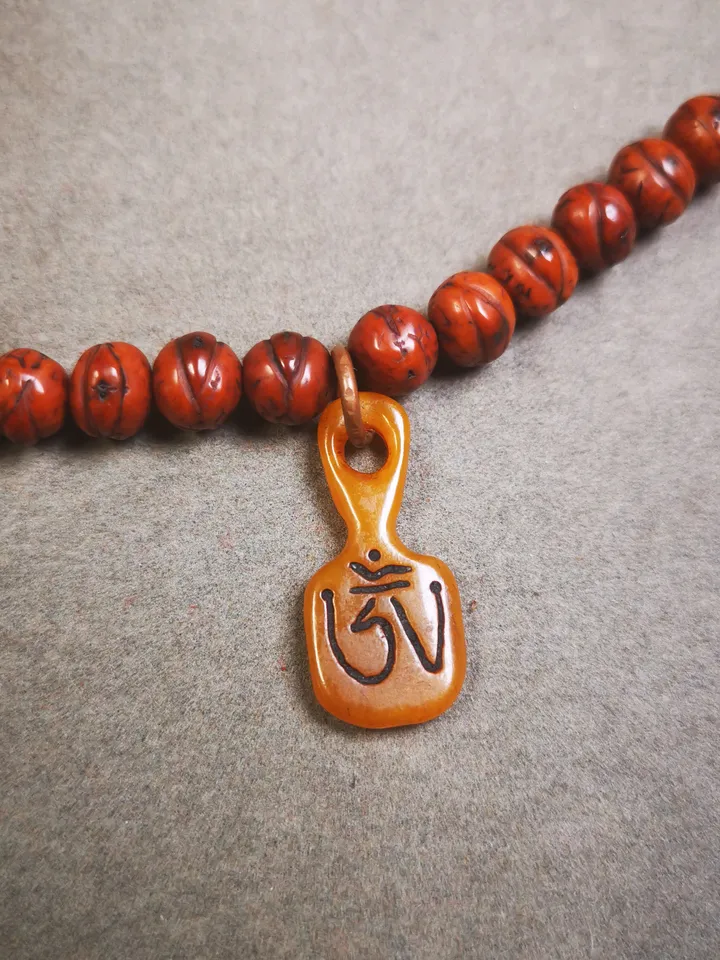 Gandhanra Tibetan Yak Bone Carved Tibetan Alphabet OM,Mala Pendant,Bead Counter Clip,Prayer Bead Accessories,