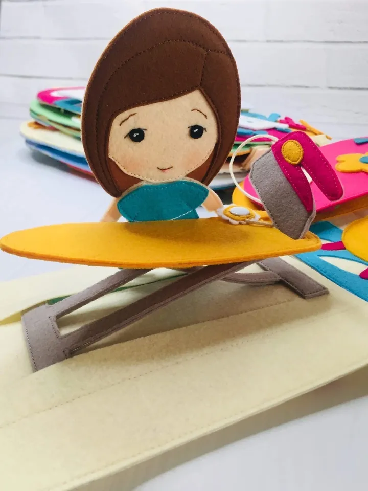 Fun and Easy Travel, Family travel,Toy family travel, Portable Dollhouse, Sensory interactive play, Quiet book