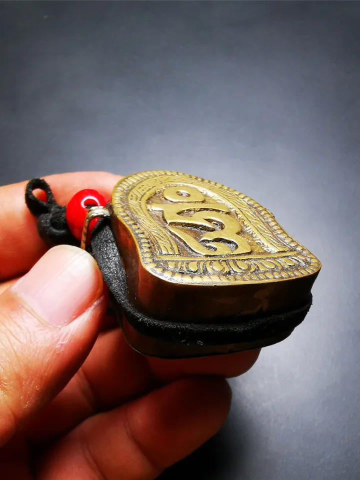 Gandhanra Antique Handmade Gau Ghau Shrine, Tibetan Letter Hum,Mini Tibetan Buddhist Altar Amulet Pendant,80 years old