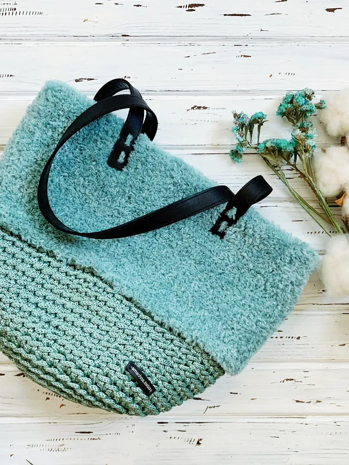 Green market bag, purse with fur, shopping pouch, crochet boho bag, hobo slouchy bag, woven bag