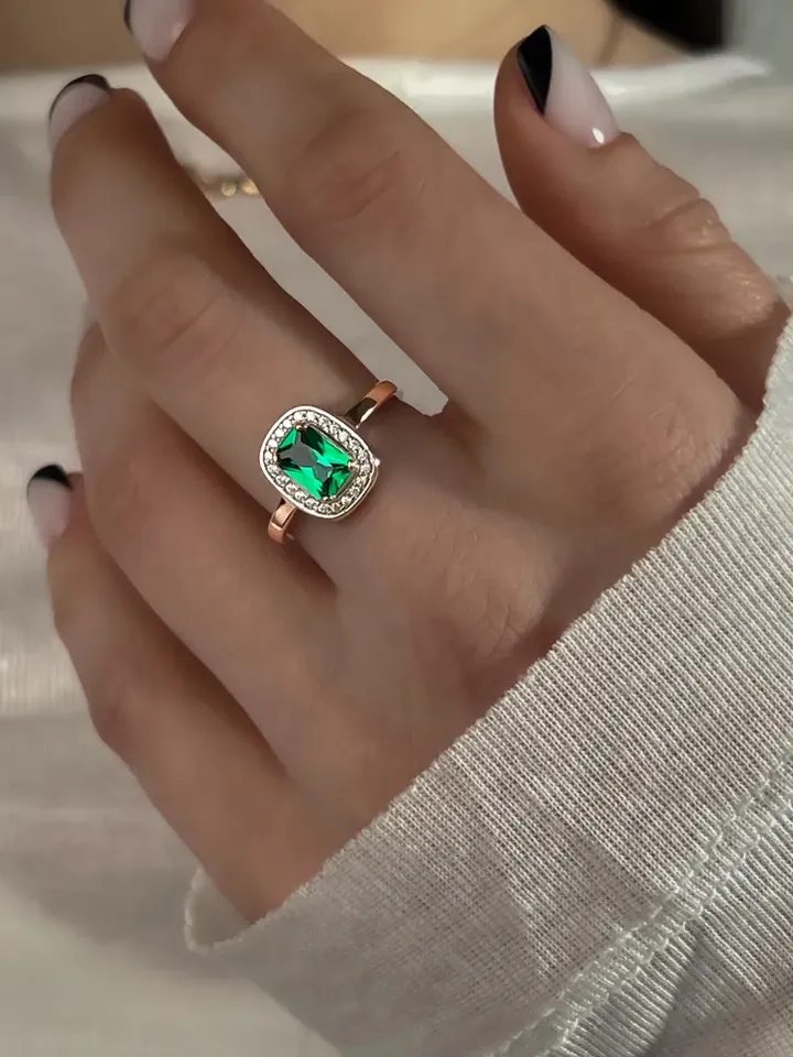 Ring silver 925, with emerald and cubic zirconia