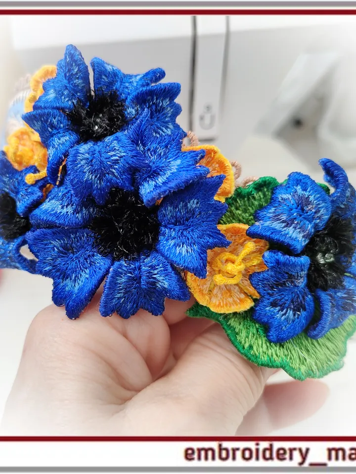 In the hoop embroidery design Kokoshnik or Tiara and 3D flowers