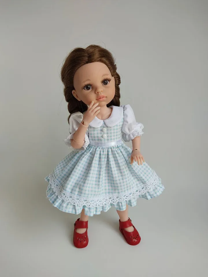 PDF sewing pattern for Paola Reina dolls.
