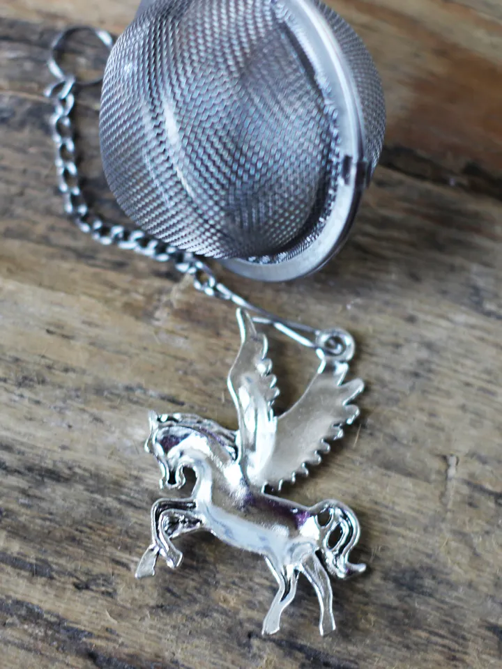 Pegasus tea infuser for loose leaf tea, Tea Maker with fantasy creature charm, Tea Steeper fantasy animals Herbal tea
