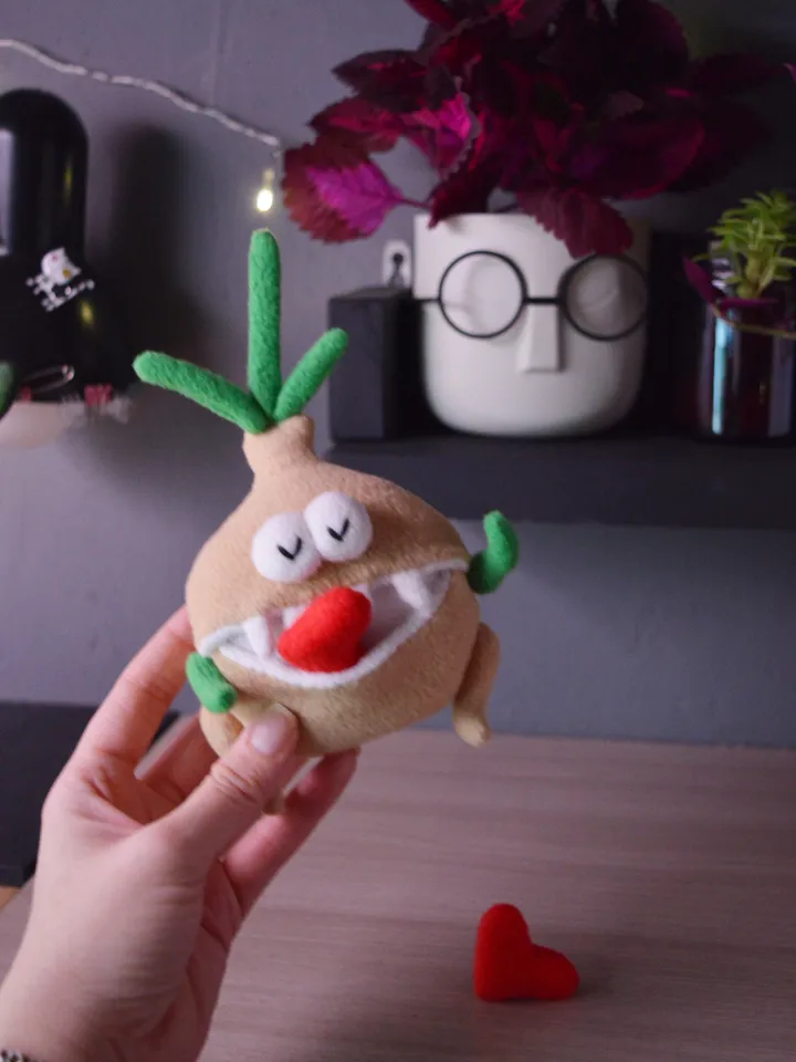 PDF Softie Pattern – Onion Plush Toy with Pocket Mouth