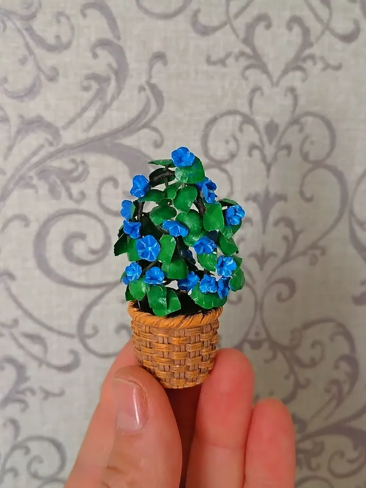 Plant in flowerpots for a dollhouse .1:12 scale.