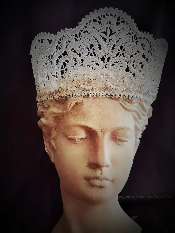 Diadem design for machine embroidery