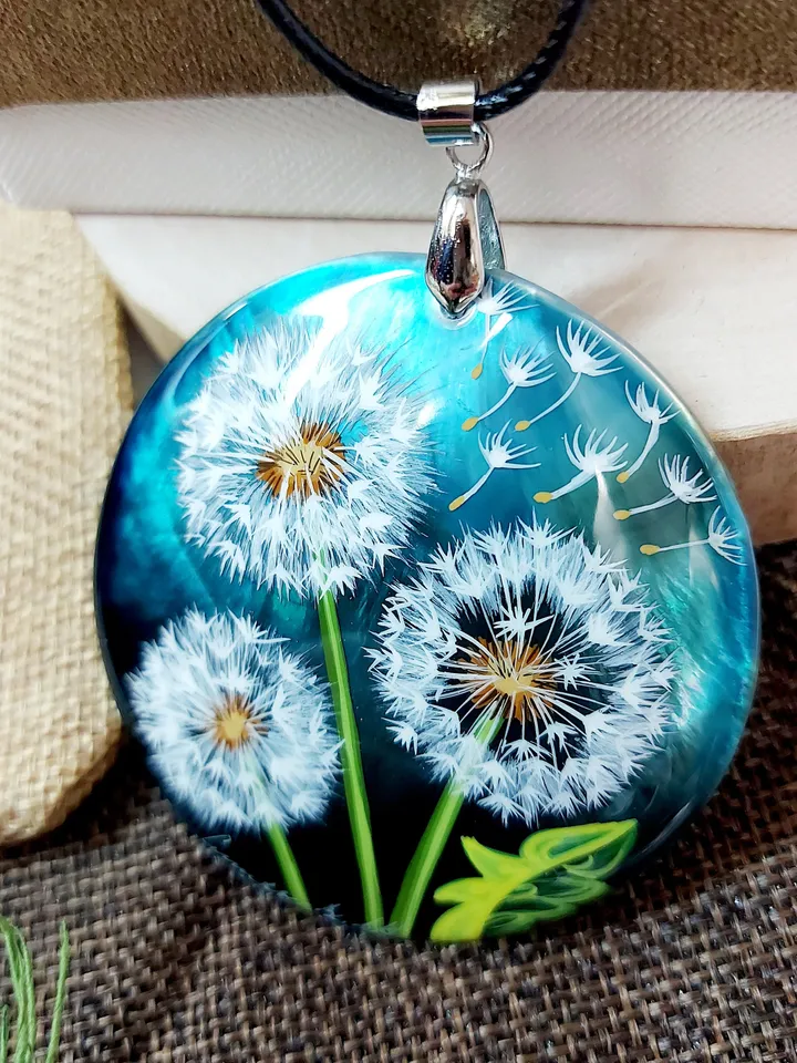 Nature's Delight: Artistic Nacre Pendant - Hand-Painted Three Dandelions on Blue, A Tribute to the Fleeting Beauty and Symbol of Resilience