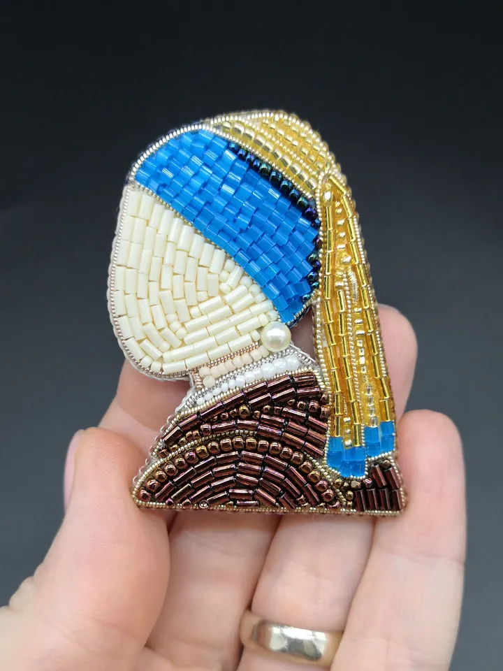 Brooch of a woman with a pearl earring