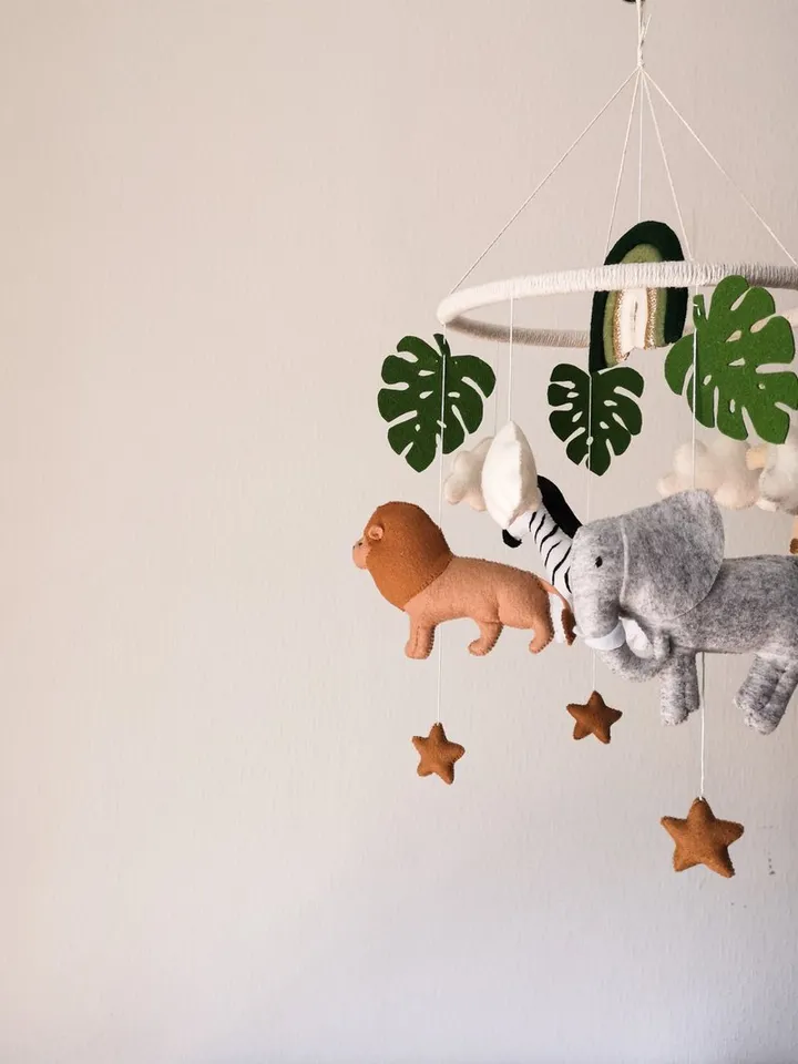 Felt Jungle nursery mobile, baby animal mobile, jungle theme nursery