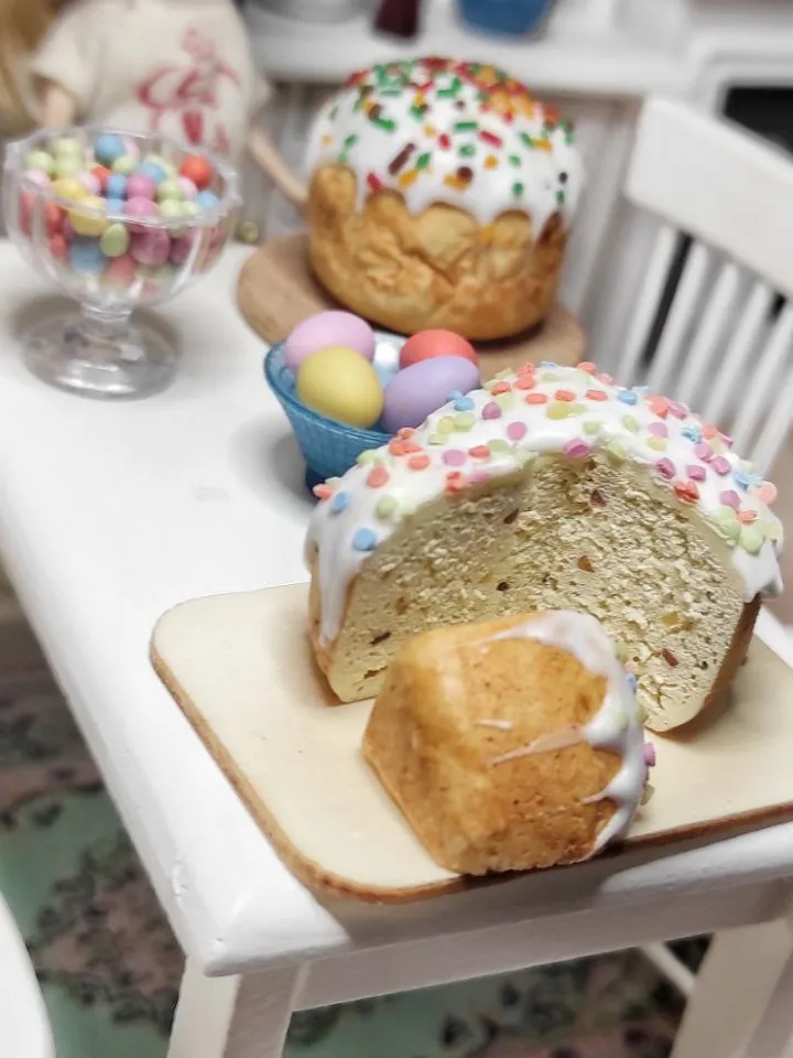 Easter, Easter decor, Easter decor for dolls, dollhouse decor, Easter Kulich, mini food, realistic miniature