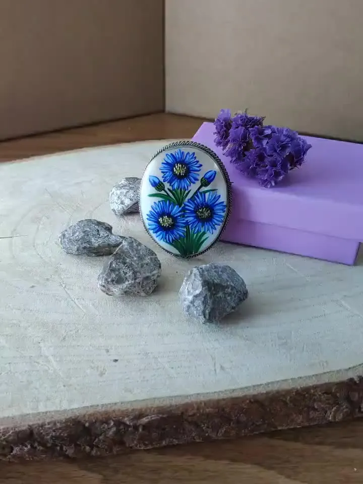 Brooches for women:  Bright blue cornflowers on handmade lacquer brooch • pin for blue summer dress • hand painted blossom •  trendy jewelry