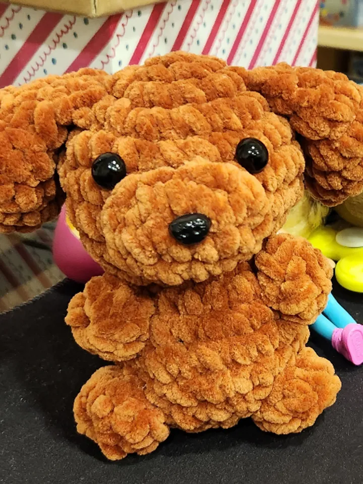 Charming Amigurumi Plush Dog Crochet Pattern in English, German, French and Spanish, heart crpchet pattern